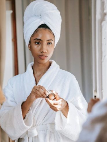 5 Best Retinol Serums for Beginners Over 40 That Work