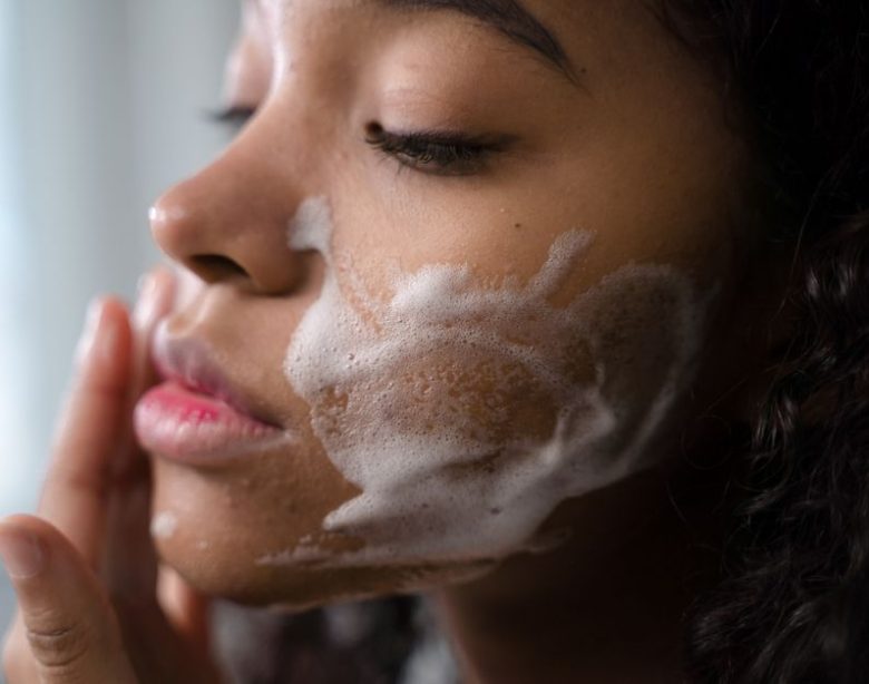 Cerave Hydrating Cleanser Vs La Roche-Posay Toleriane Hydrating Gentle Cleanser: CeraVe vs. La Roche-Posay Hydrating Cleanser: The Dry Skin Verdict Cerave Hydrating Cleanser Vs La Roche-Posay Toleriane Hydrating Gentle Cleanser: CeraVe vs. La Roche-Posay Hydrating Cleanser: The Dry Skin Verdict