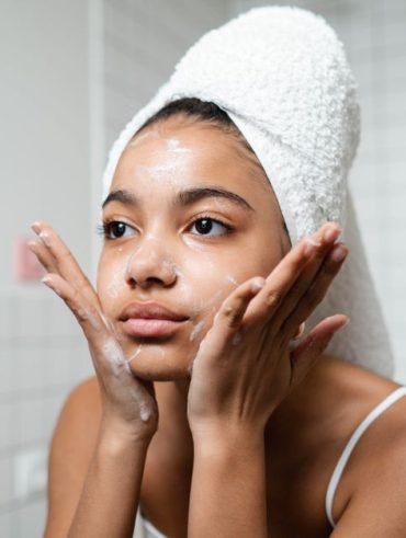 Cerave Vs La Roche-Posay Hydrating Cleanser: CeraVe vs. La Roche-Posay: The Hydrating Cleanser for a Broken Barrier