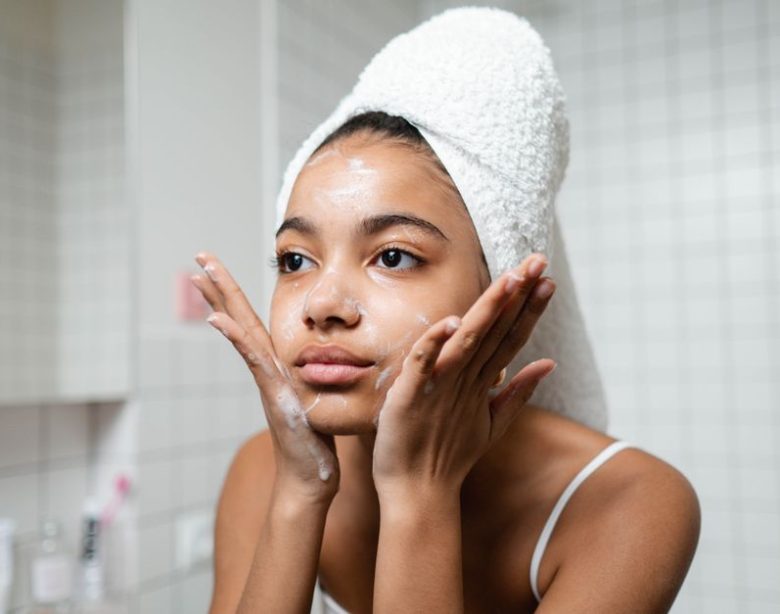 Cerave Vs La Roche-Posay Hydrating Cleanser: CeraVe vs. La Roche-Posay: The Hydrating Cleanser for a Broken Barrier