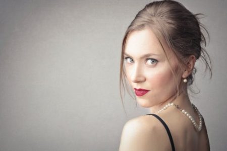How To Wear A Pearl Necklace