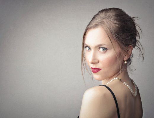 How To Wear A Pearl Necklace