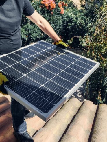Anker SOLIX C300: Solar Generator vs. Portable Power Station Compared
