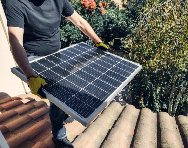 Anker SOLIX C300: Solar Generator vs. Portable Power Station Compared