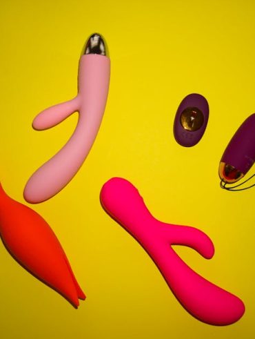 Tracy’s Dog OG 3 vs Wand Vibrator: Which 3-in-1 Toy Suits Your Needs?