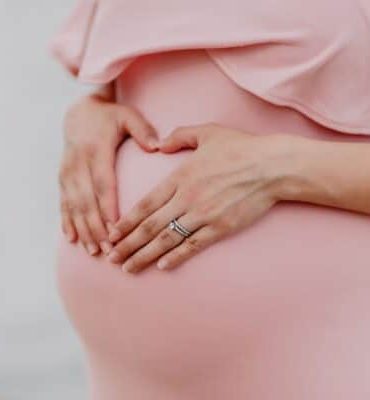Top Fashion Tips For Styling Your Maternity Dresses