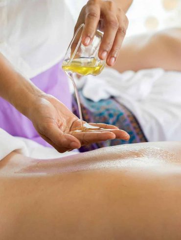 5 Ways a Couples Massage Can Improve Your Relationship