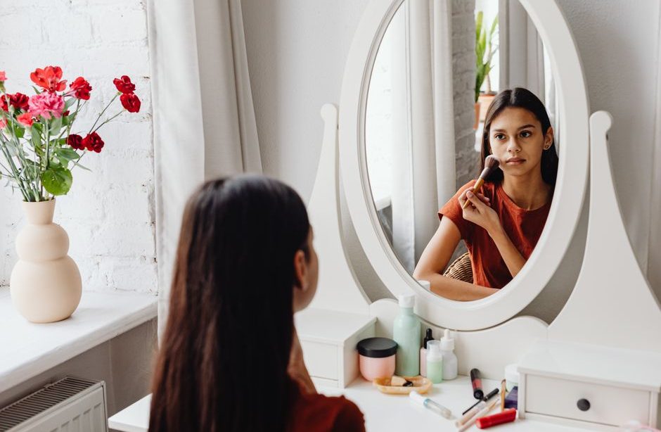 Makeup Brushes For Beginners: 7 Makeup Brushes Beginners Need and How to Use Them