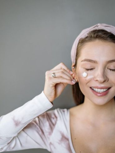Mineral Vs Chemical Sunscreen For Sensitive Skin: Mineral vs Chemical Sunscreen: Best SPF for Sensitive Skin