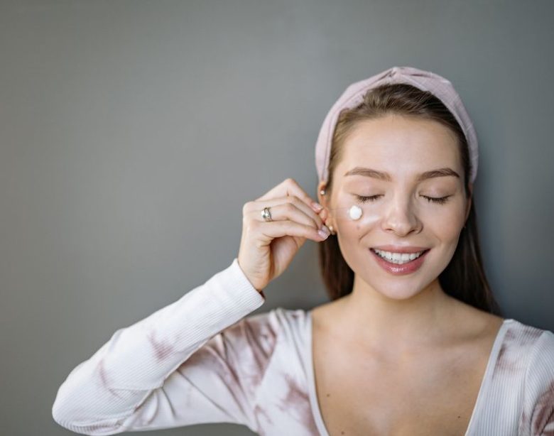 Mineral Vs Chemical Sunscreen For Sensitive Skin: Mineral vs Chemical Sunscreen: Best SPF for Sensitive Skin