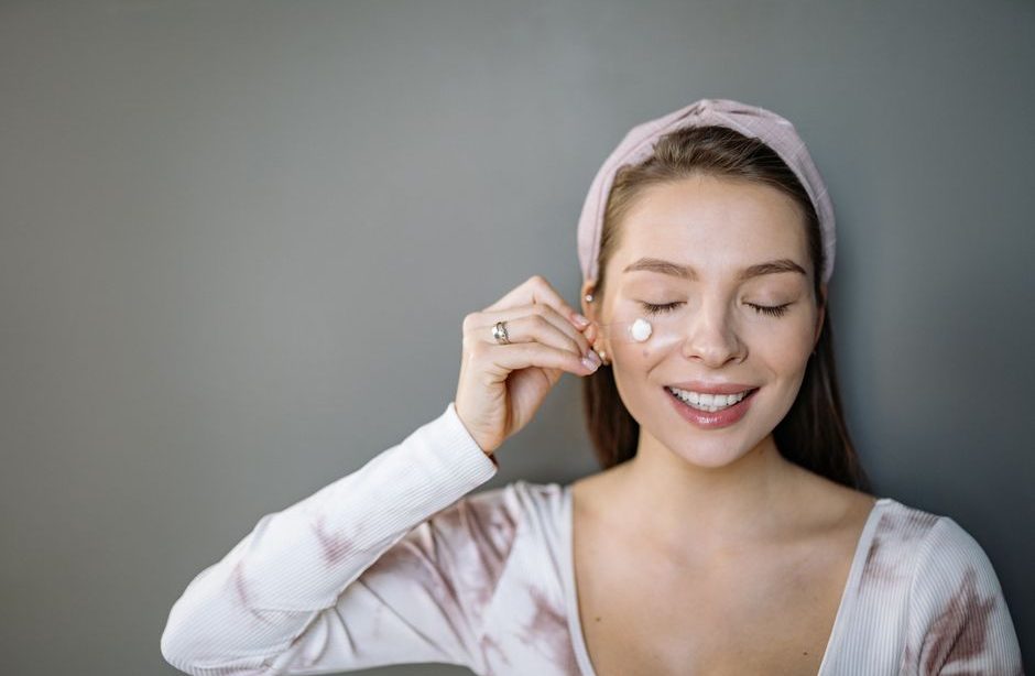 Mineral Vs Chemical Sunscreen For Sensitive Skin: Mineral vs Chemical Sunscreen: Best SPF for Sensitive Skin