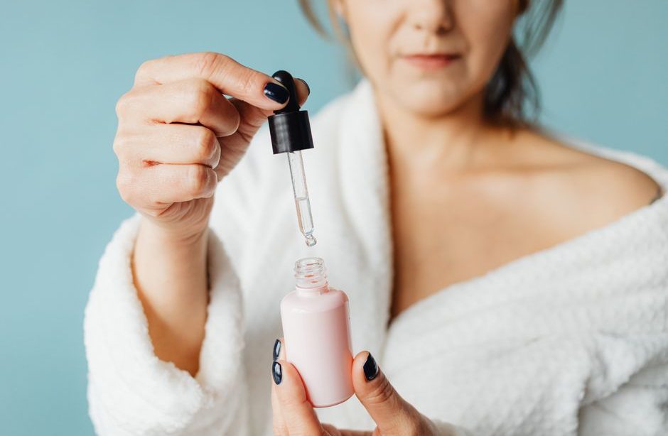 5 Retinol Serums for Beginners Over 40 in 2026