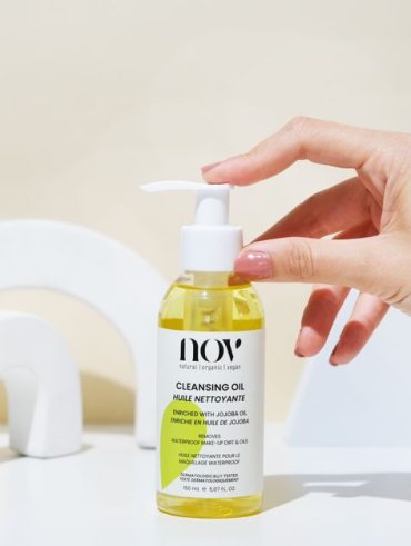 Skincare Products For Dry Sensitive Skin: 7 Holy Grail Skincare Products for Dry, Sensitive Skin (2026)