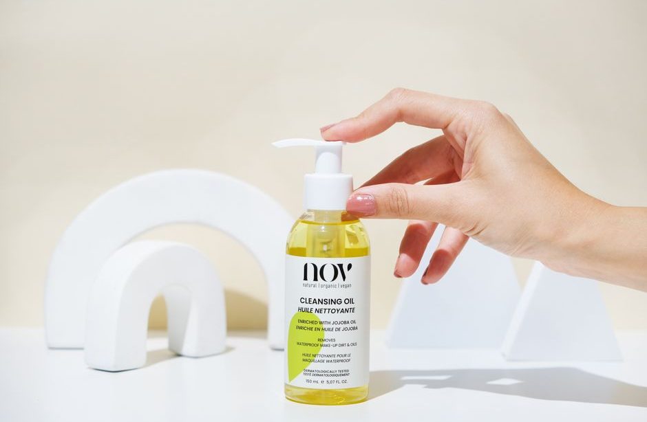 Skincare Products For Dry Sensitive Skin: 7 Holy Grail Skincare Products for Dry, Sensitive Skin (2026)
